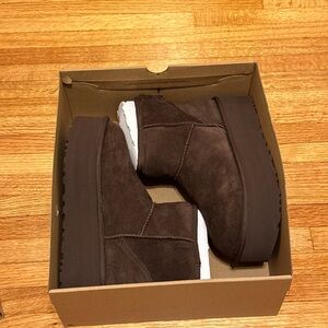 UGG classic mini platform boot in burnt cedar dark brown